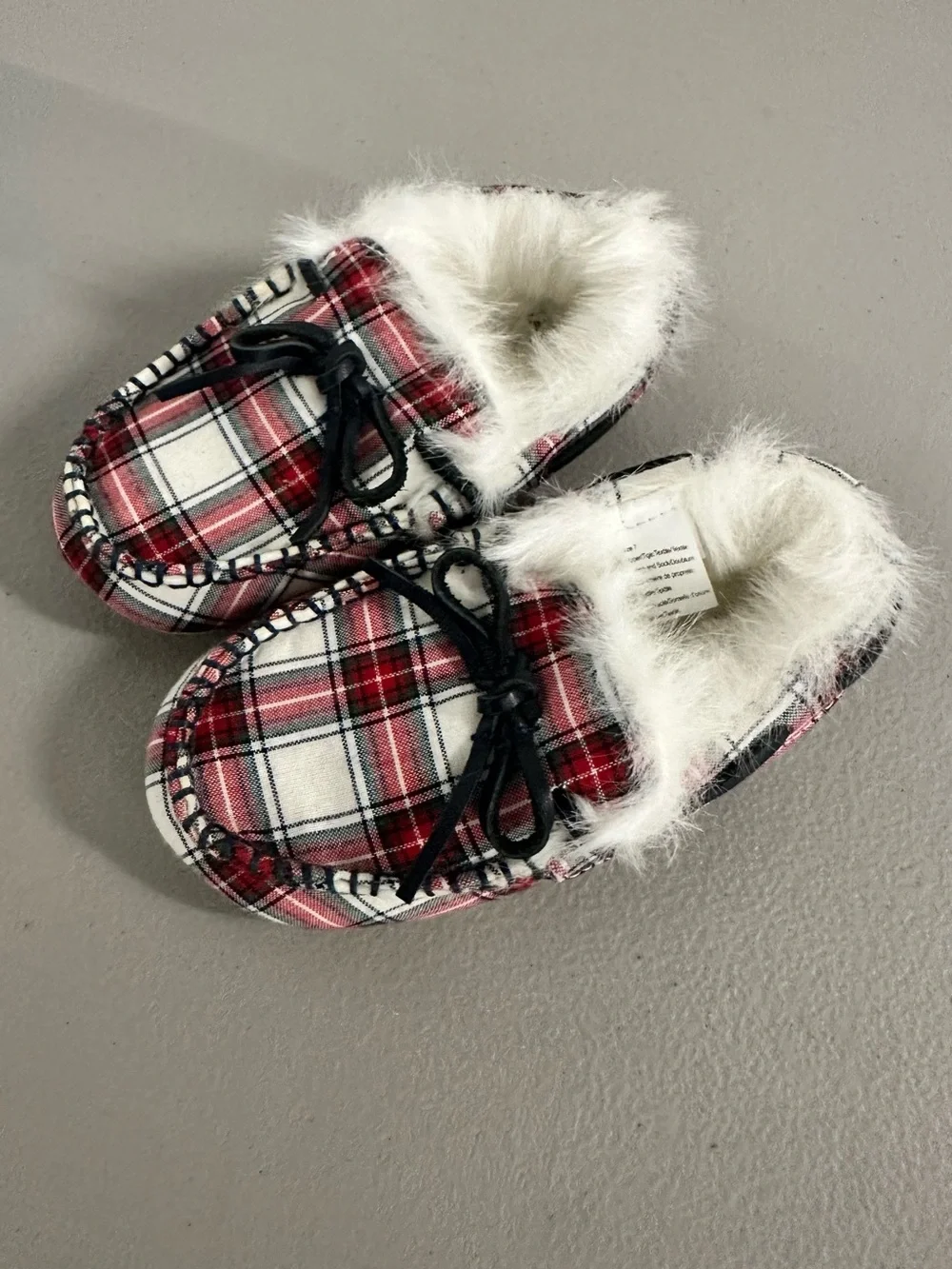Kids Plush Plaid Moccasin Slippers - Red/White